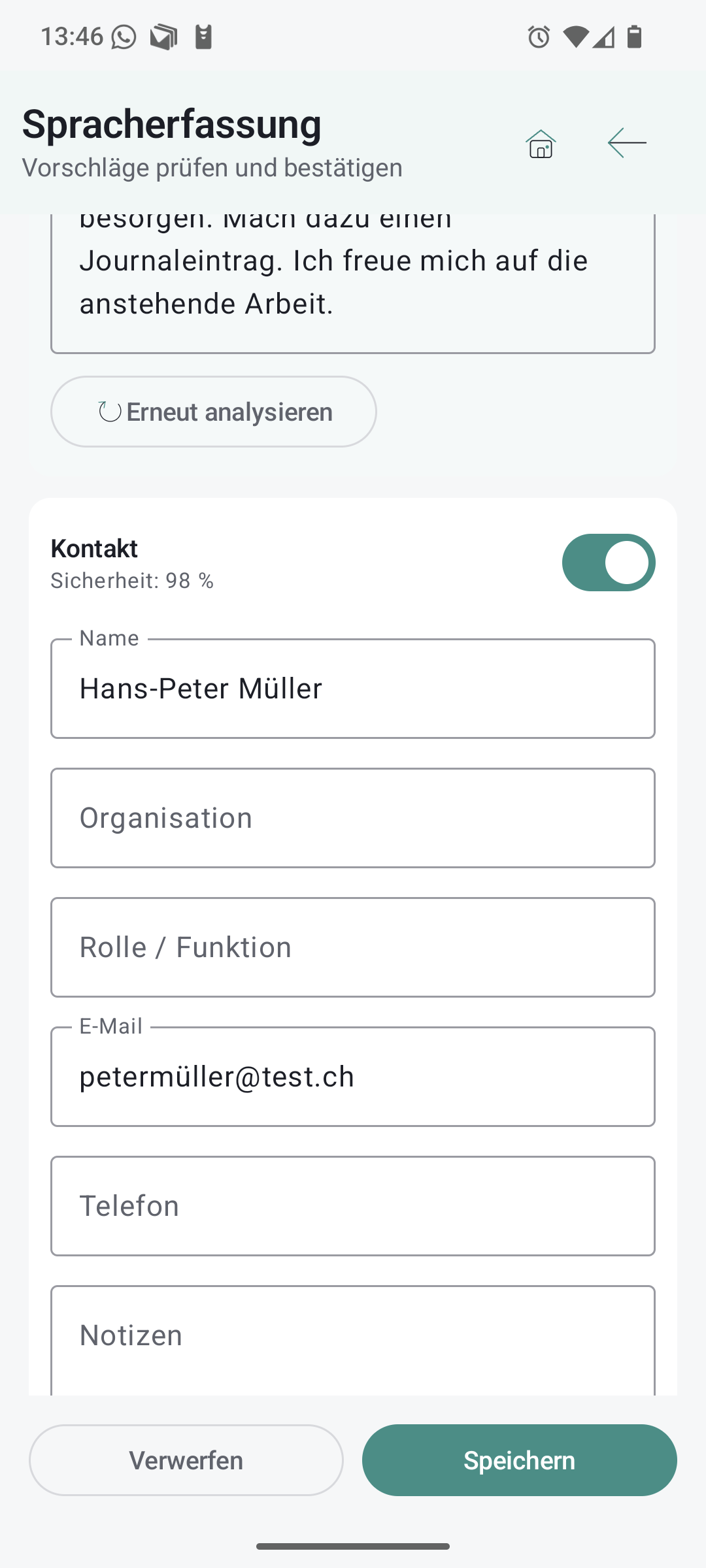 Spracherfassung in der Android-App: erkannter Kontakt mit vorbefüllten Feldern, bereit zum Prüfen und Speichern